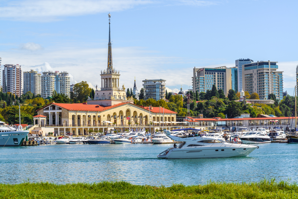 Места сочи которые стоит посетить. Морпорт сочи. морской порт сочи. морвокзал сочи. фреска сочи морпорт.