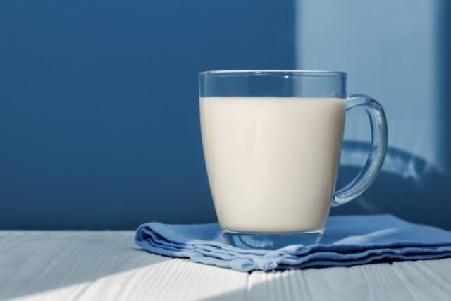 Почему кефир и творог полезнее молока — объяснение врачей